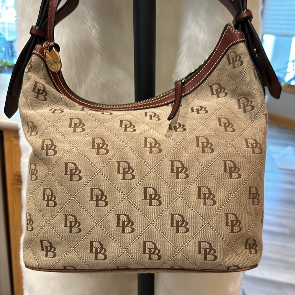 Dooney and bourke ladies shoulder bag in brown - Picture 3 of 12